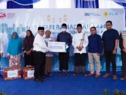 Gelar Safari Ramadan 1444 H, YBM PLN NTB Berikan Bantuan untuk Kaum Dhuafa