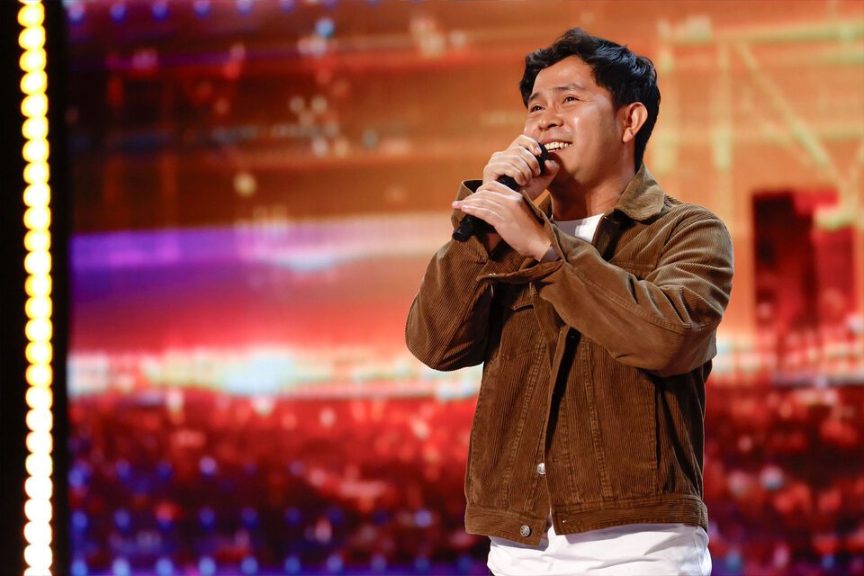 Cakra Khan, Penyanyi Indonesia yang Memukau Juri AGT dengan Suara Unik dan Seksi