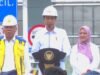 Presiden Joko Widodo didampingi Ibu Negara Iriana Joko Widodo dan Menteri PUPR meresmikan Tol Bengkulu-Taba.