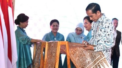 Presiden Jokowi Terpukau dengan Penyanyi Putri Ariani di Gelar Batik Nusantara 2023
