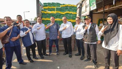 Pastikan Harga dan Stok Sembako Tersedia, Pj Gubernur NTB bersama Bulog Sidak Pasar Mandalika