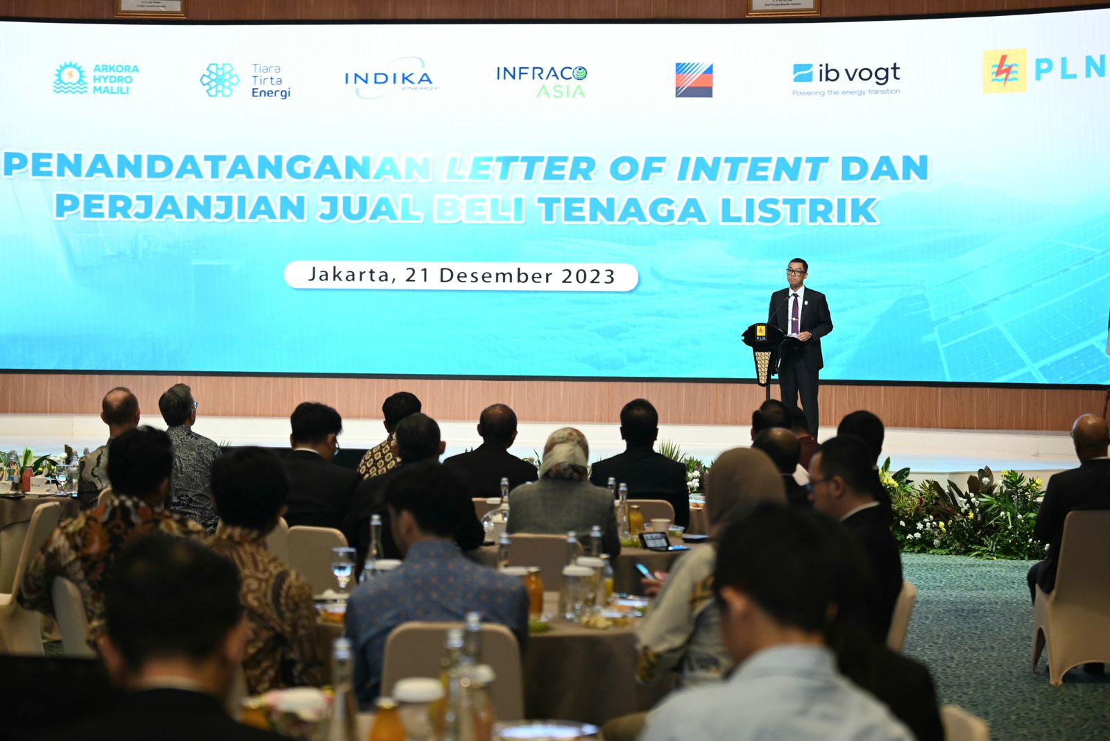 Direktur Utama PLN Darmawan Prasodjo, di sela penandatanganan Letter of Intent (LOI) bersama tiga perusahaan nasional dan multinasional. (ist)