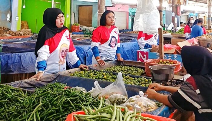 Perempuan Perindo Bergerak, Turun ke Pasar Tradisional Mataram Cek Harga Kebutuhan Pokok