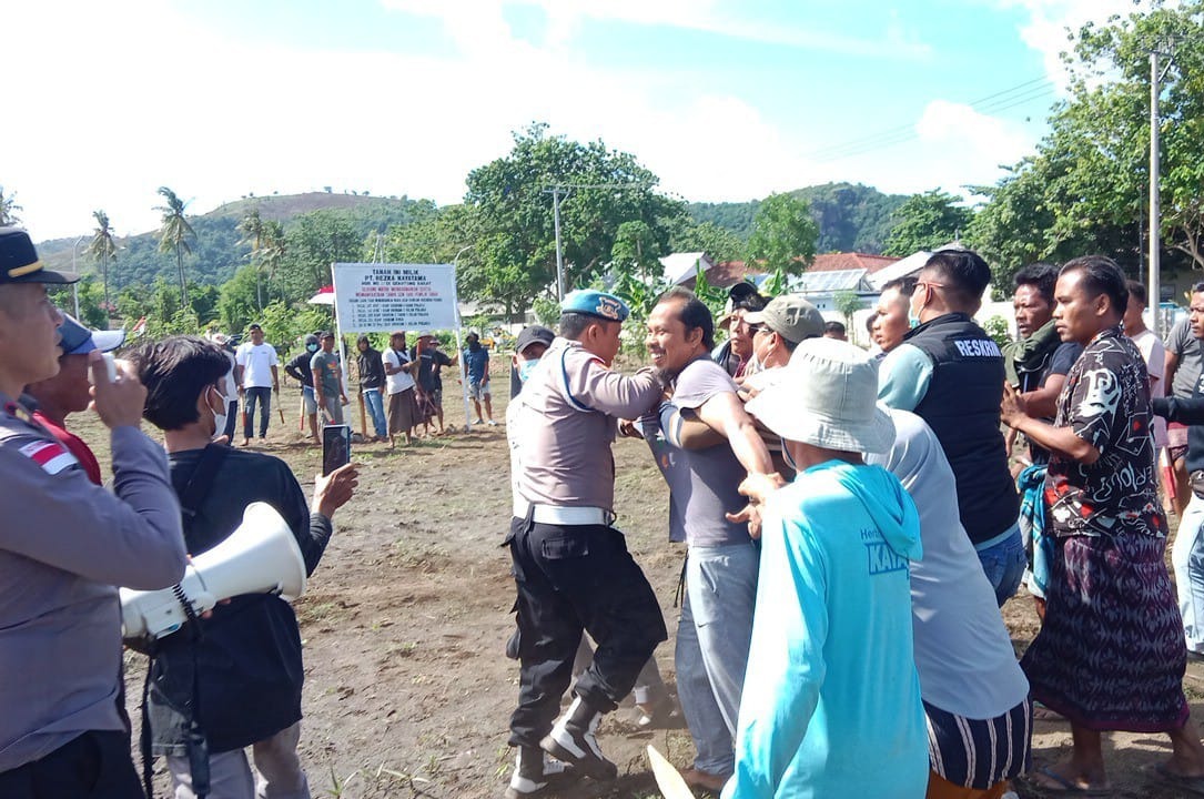 Penolakan Pemasangan Plang.