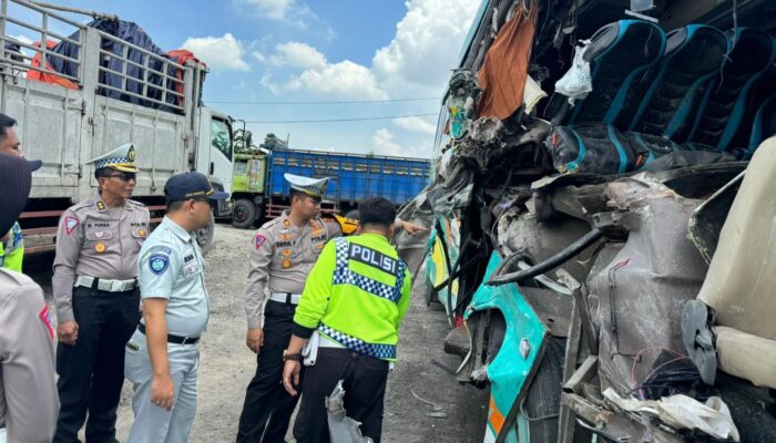 Jasa Raharja Jamin Seluruh Korban Tabrakan Antara Bus Peziarah dengan Truk di Jalan Raya Pantura, Gresik