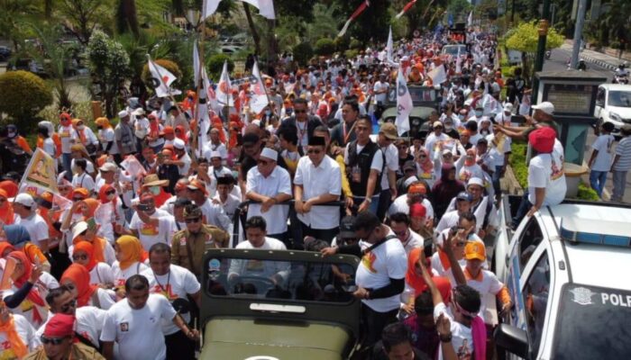 Bang Zul dan Abah Uhel Bersama Rakyat Daftar di KPU NTB