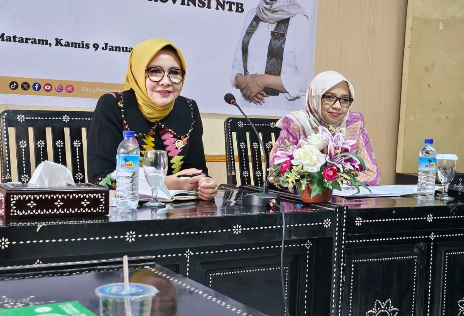 Anggota Komite IV DPD RI asal NTB, Evi Apita Maya, SH, M.Kn (kanan), melakukan kunjungan kerja ke Dinas Perdagangan NTB. (Foto Tim Evi)