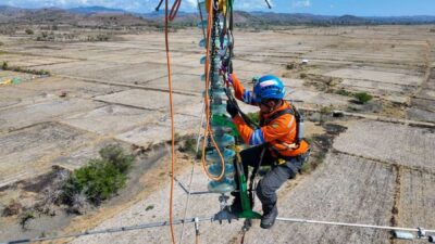 PLN UIW NTB Lakukan Pemeliharaan Jaringan Transmisi 150 kV Sumbawa