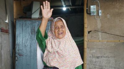 PLN Nyalakan Listrik untuk 136 Warga Tidak Mampu melalui Program Light Up The Dream.