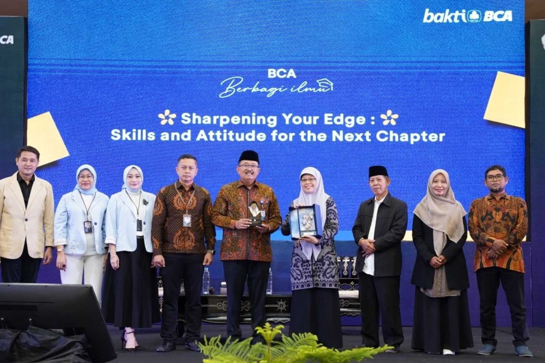 BCA Beri Pembekalan Profesional bagi 700 Mahasiswa UNU NTB.