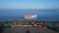 Ratusan Personel dan Warga Gotong Royong di Pantai Loang Baloq Peringati Hari Bakti Kodam  IX/Udayana