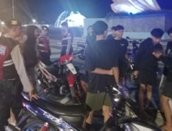 Aksi Humanis Personel Polres Lombok Barat: Ajak Pemuda Jaga Kamtibmas dan Jauhi Miras di Ruang Publik