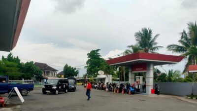 Polsek Kediri Pantau Distribusi BBM di SPBU Nyiur Gading