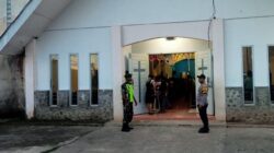 Bhabinkamtibmas Polsek Donggo Laksanakan Pengamanan Ibadah Kenaikan Yesus Kristus di Gereja Santo Paulus