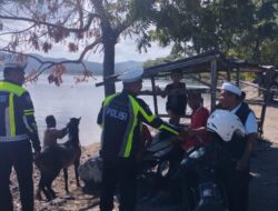 Implementasi Program Polisi Peduli, Satlantas Polres Bima Kabupaten Sambangi Tempat Wisata dan Sampaikan Himbauan Kamtibmas