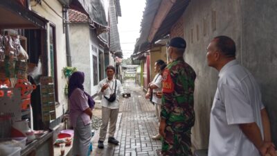 Babinsa Dasan Cermen Edukasi Warga Kelola Sampah Produktif