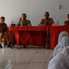 “Polisi Peduli Pendidikan” Bhabinkamtibmas Polsek Soromandi Gelar Sosialisasi Pencegahan Narkoba dan Bullying di SMKN 2 Soromandi