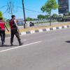 Cegah Balap Liar Melalui Patroli Preventif, Personel Polres Lombok Barat Justru Temukan Hal Tak Terduga Ini di Jalan