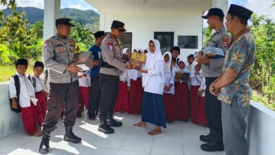 Bukan Sekadar Seremonial, Program Polri Peduli Budaya Literasi Sasar Taman Bacaan di Lombok Barat