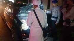 Patroli Presisi Rinjani Ditpolairud Polda NTB Bantu Pengendara yang Mengalami Kendala Mesin di Kota Mataram