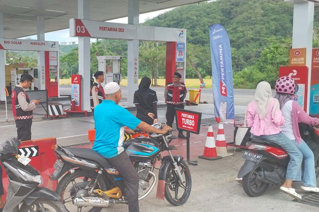 Antisipasi Kelangkaan BBM, Polres Lombok Barat Gelar Patroli di SPBU