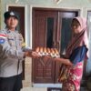Bhabinkamtibmas Polsek Sekotong Bagikan Bantuan Pangan Bergizi ke Rumah Lansia