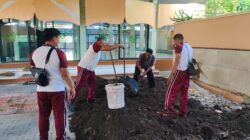 Ditpolairud Polda NTB Gelar Bersih-Bersih Tempat Ibadah dan Berikan Bantuan Alat Keberaihan di Hari Bhayangkara ke-80