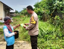 Dukung Kemandirian Pangan, Polsek Labuapi Bagikan Bibit Tanaman ke Warga Lombok Barat