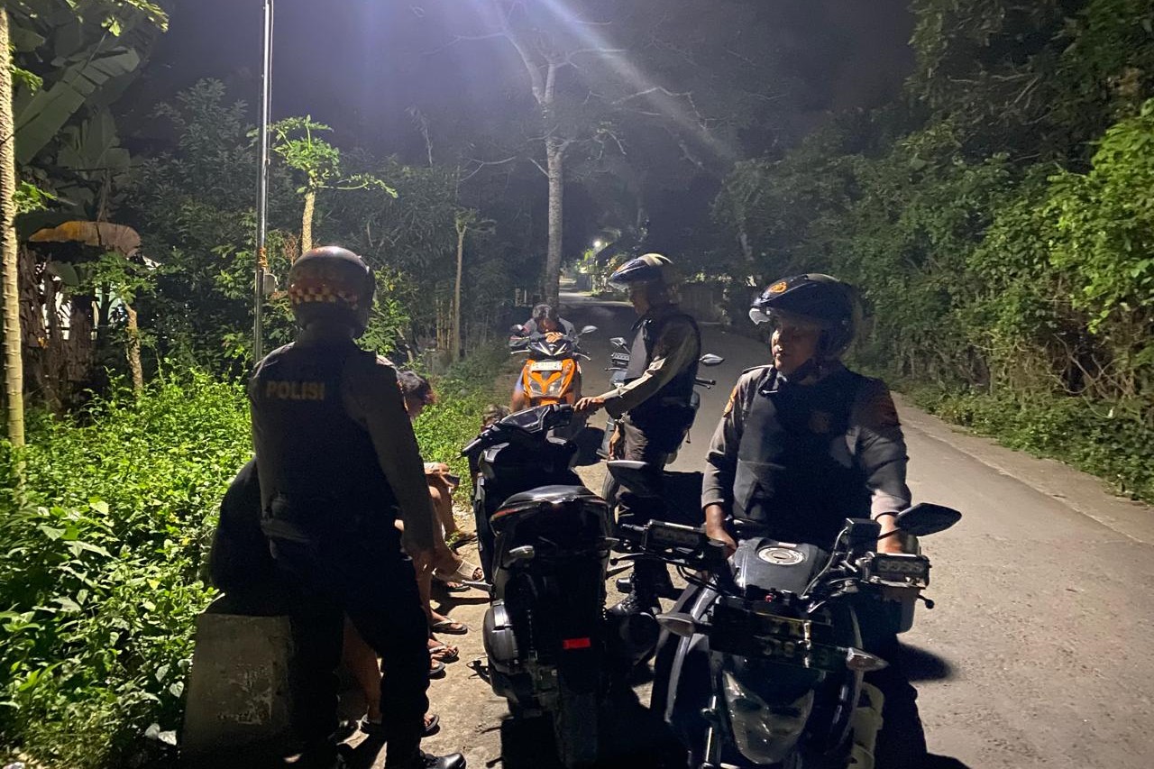Jaga Kamtibmas, Personel Polres Lombok Barat Patroli Dialogis Jelang Subuh