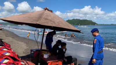 Polres Lombok Barat Gelar Patroli Dialogis di Wisata Pantai Cemare