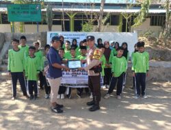 “Police go to School” Bhabinkamtibmas Polsek Woha Jadi Pemateri Orientasi Siswa Baru di MTS Al-Jihad