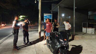 Tim Presisi Polres Lombok Barat Amankan Jalur Rawan Jembatan Kembar