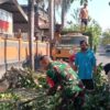 Koramil Cakranegara Perkuat Kebersamaan Lewat Gotong Royong Lingkungan