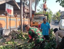 Koramil Cakranegara Perkuat Kebersamaan Lewat Gotong Royong Lingkungan