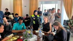 Si Dokes Polres Bima Kabupaten Cek Kesehatan Korban Kapal Wisata KM Armada Mulia Yang Karam di Perairan Sanggar