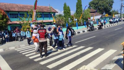 Polsek Tanjung Gelar Giat Rawan Siang di Depan SMPN 1 Tanjung