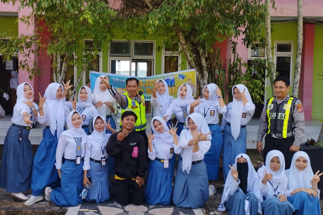 Gandeng Pelajar SMAN 1 Sekotong, Satlantas Polres Lombok Barat Perkuat Edukasi Kamseltibcar Lantas Sejak Dini