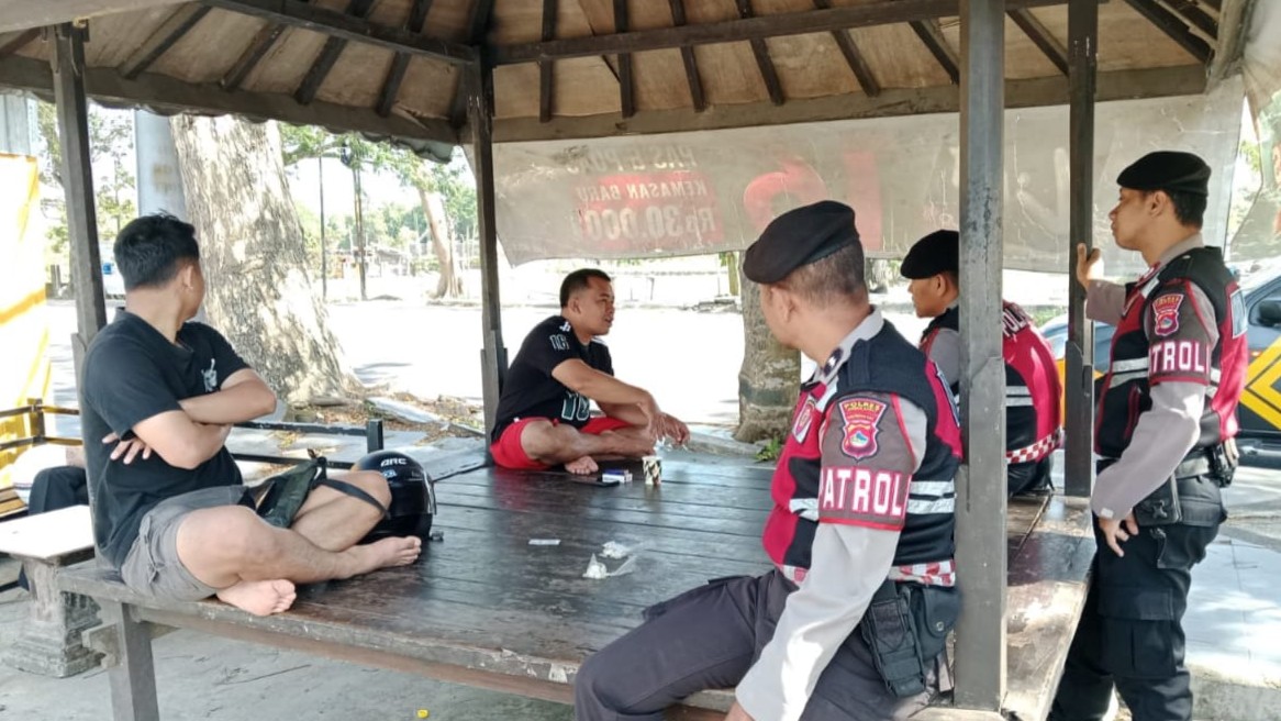 Inovasi KEMOS dan Call Center 110 Disosialisasikan Polres Lombok Barat ke Warga