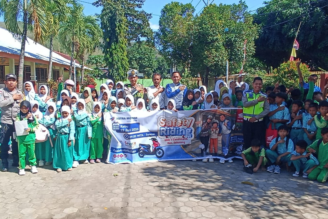 Kenalkan Rambu dan Rumus 4T, Sat Lantas Polres Lombok Barat Edukasi Siswa SDN 01 Cendi Manik