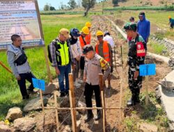 Hadiri Peletakan Batu Pertama P3-TGAI, Bhabinkamtibmas Polsek Woha Imbau Warga Jaga Kondusifitas Kamtibmas