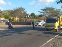 Rawan Sore, Satlantas Polres Bima Kabupaten Siaga di Titik Rawan Kecelakaan dan Kepadatan Arus Lalulintas