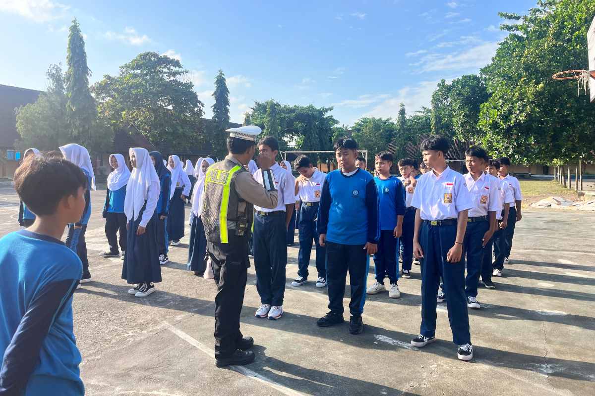 Cetak Generasi Disiplin, Satlantas Polres Lombok Barat Gelar Pelatihan PKS di SMPN 1 Labuapi