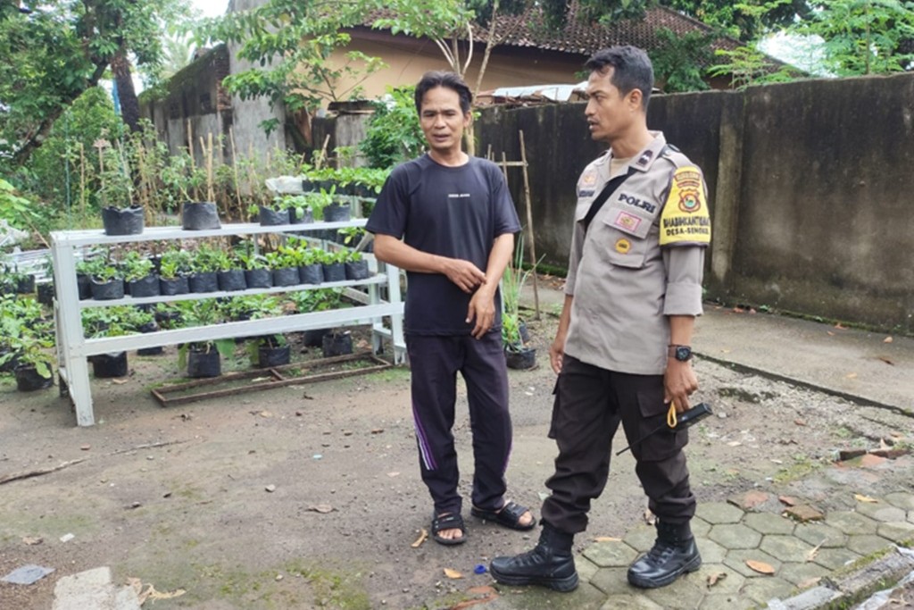 Wujudkan Kemandirian Pangan, Polsek Labuapi Dorong Warga Lombok Barat Tanam Sayur di Pekarangan