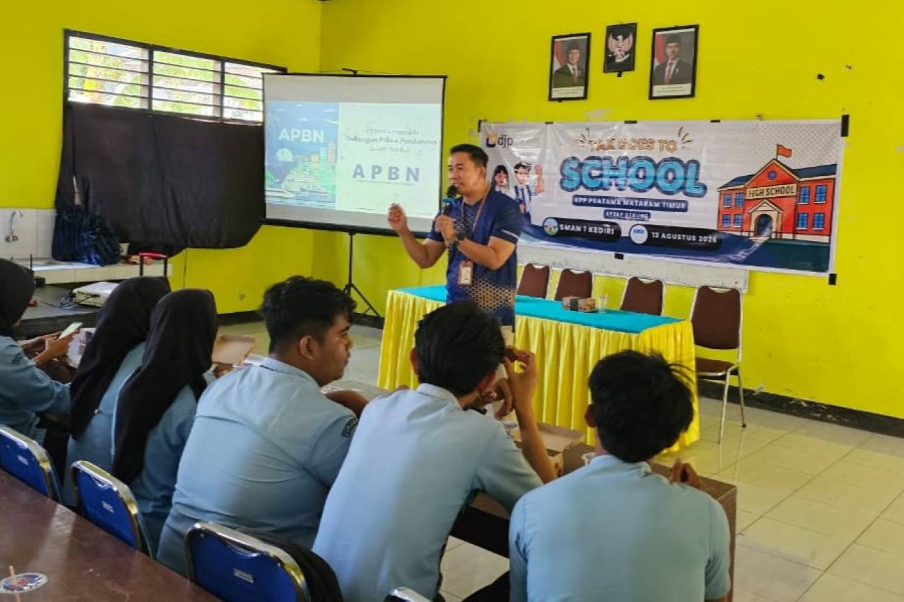 KPP Pratama Mataram Timur Sosialisasi di SMAN 1 Kediri.