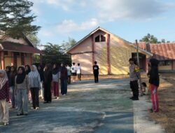Persiapan Ajang Lomba Sambut HUT RI Ke-81, Bhabinkamtibmas Polsek Soromandi Latih Kedisiplinan dan PBB Bagi Pelajar SMAN 03 Soromandi