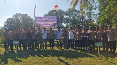 Jelang HUT RI ke-81, Gerung Hijaukan Lingkungan