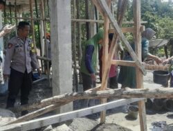 Patroli Sambang, Personel Polsek Monta Gotong royong Pembangunan Masjid Nurul Hidayah di Desa Waro