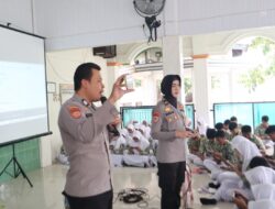 Personel Polresta Tuban menggelar kegiatan sosialisasi literasi teknologi