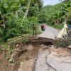 Babinsa dan Kadus Cek Jalan Amblas Sekotong