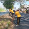 Peduli Kebersihan, Sinergi Tiga Pilar Polsek Woha Gotong royong Bersihkan Sampah dan Drainase